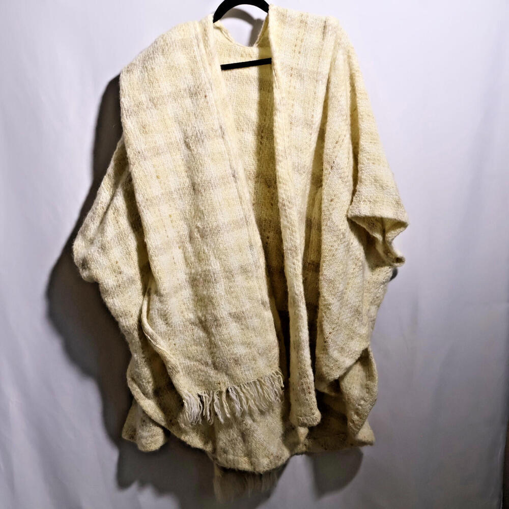 Tapestries Ireland Poncho Scarf‎ Handcrafted Knit Open Front Plaid Ivory Pockets